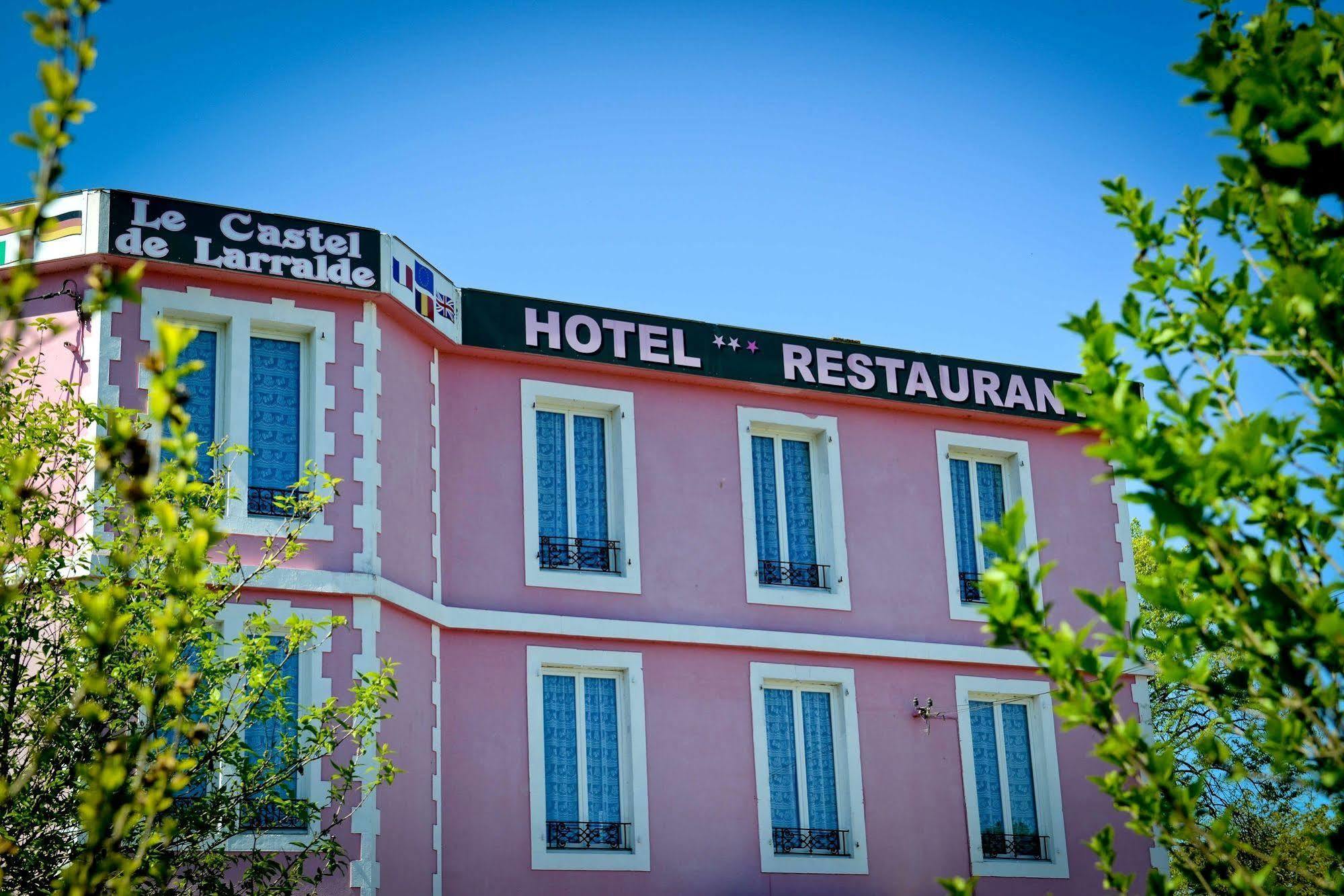 Le Castel De Larralde Hotel Assat ภายนอก รูปภาพ