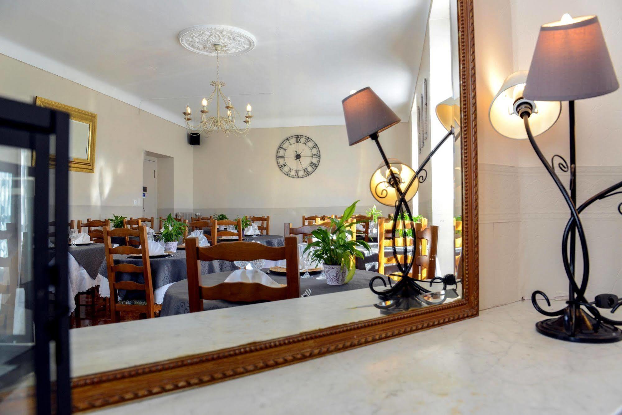Le Castel De Larralde Hotel Assat ภายนอก รูปภาพ